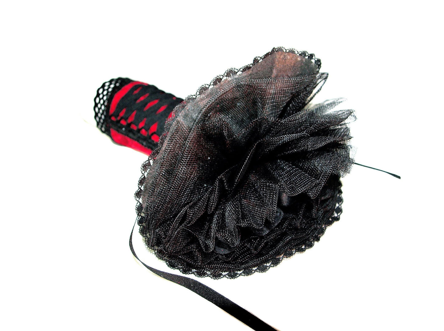 folklore Armstulpen im Zaren Stil mit Tellerrock und Bondage Schnürung & aufgestickte rote Rosen Borte