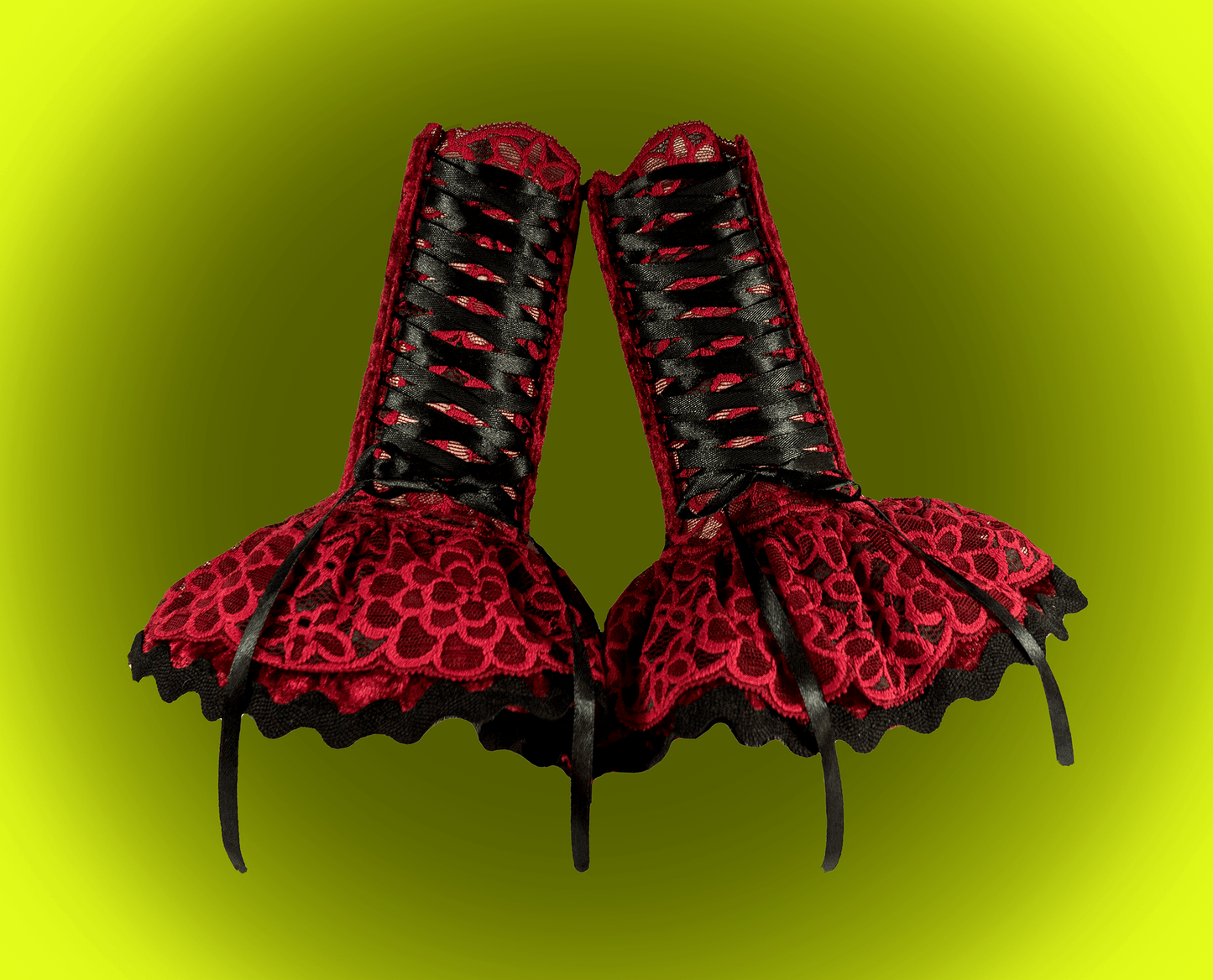 Armstulpen mit Röckchen aus Spitze mit Riesen Blumen & Samt plus Schnürung in magenta schwarz