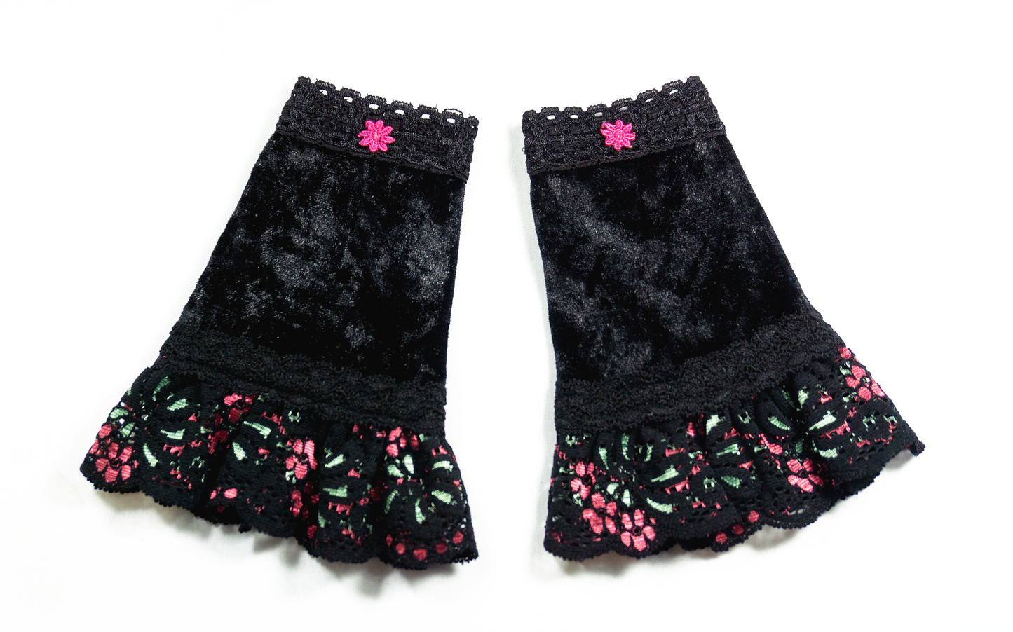 beliebte kleine Armstulpen schwarz pink aus hochwertigen Spitzen mit Blümchen Applikation