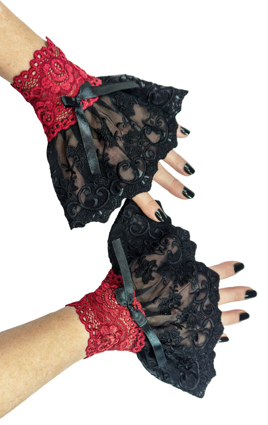 ein ganzes abgebildet an zwei Frauenhänden mit passenden schwarz lackierten Fingernägeln, Röckchen ist schön schwingend, Farbe rot schwarz, Material super weich, kratzt nicht.