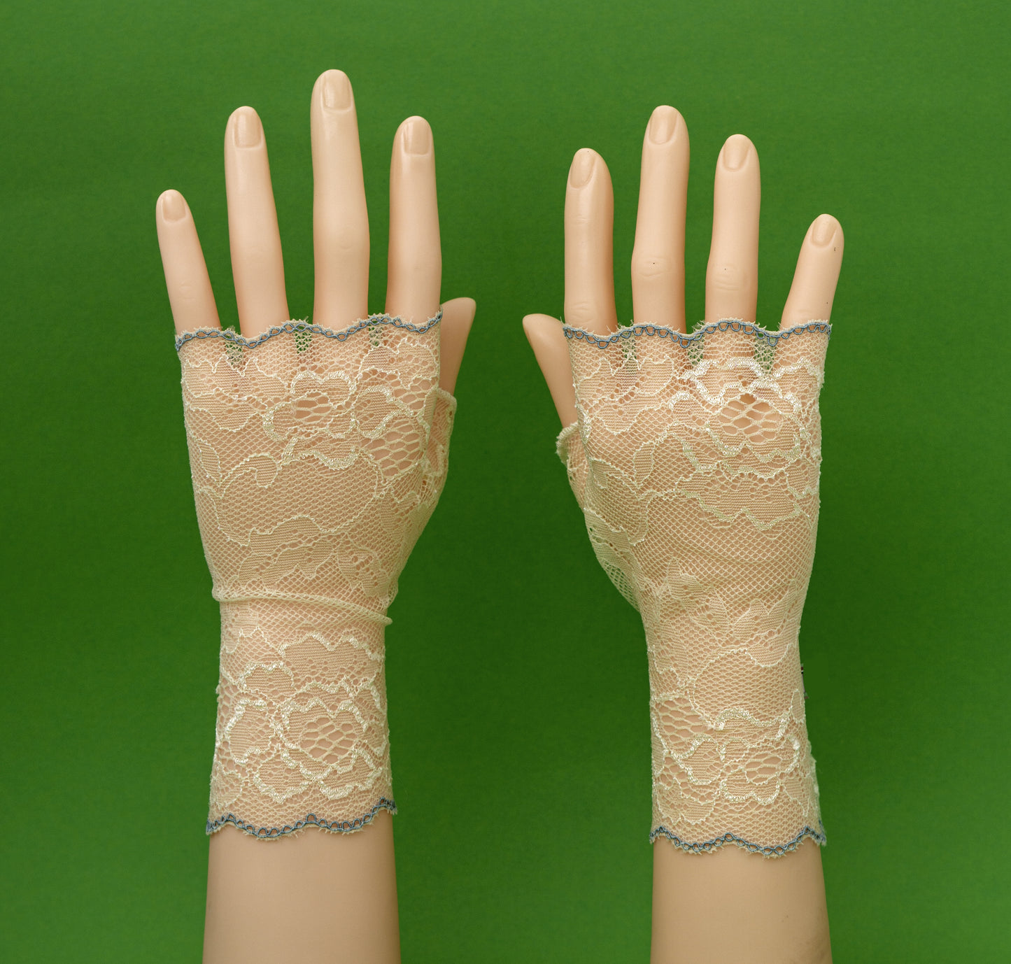 handschuhe ohne Finger zart verspielt romantisch luftig leicht perfekt für den Sommer