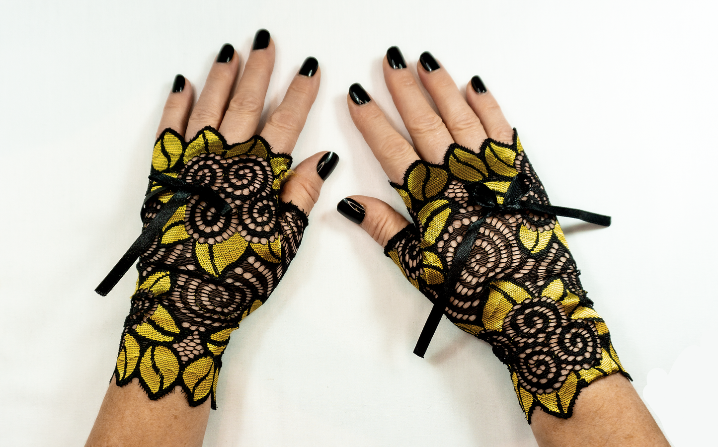 sexy lolita wrist warmers black/pink & bow