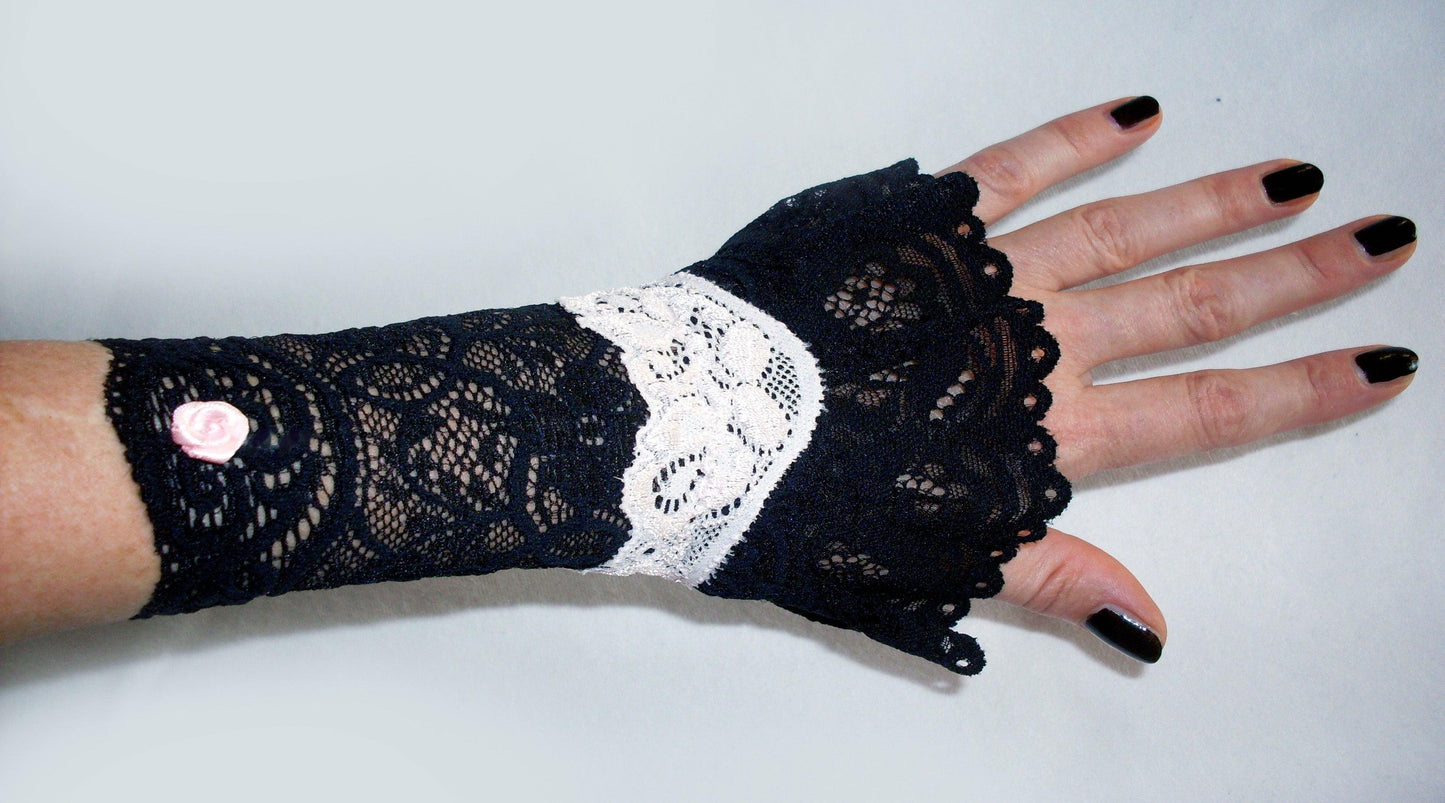 gothic lolita arm warmers | panne velvet & lots of lace | black pink | with belt and skirt