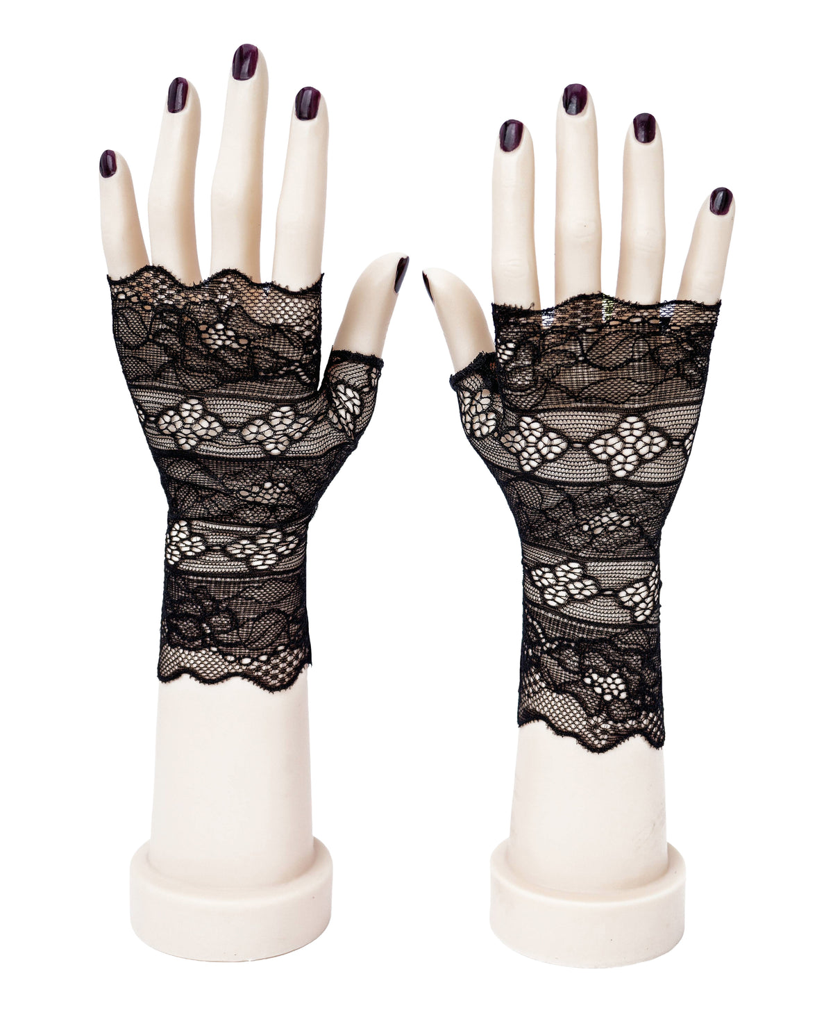 Detail Ansicht der schwarzen Damen Spitzenhandschuhe fingerlos | zart luftig | aus Wäsche-Spitze in Streifen Optik
