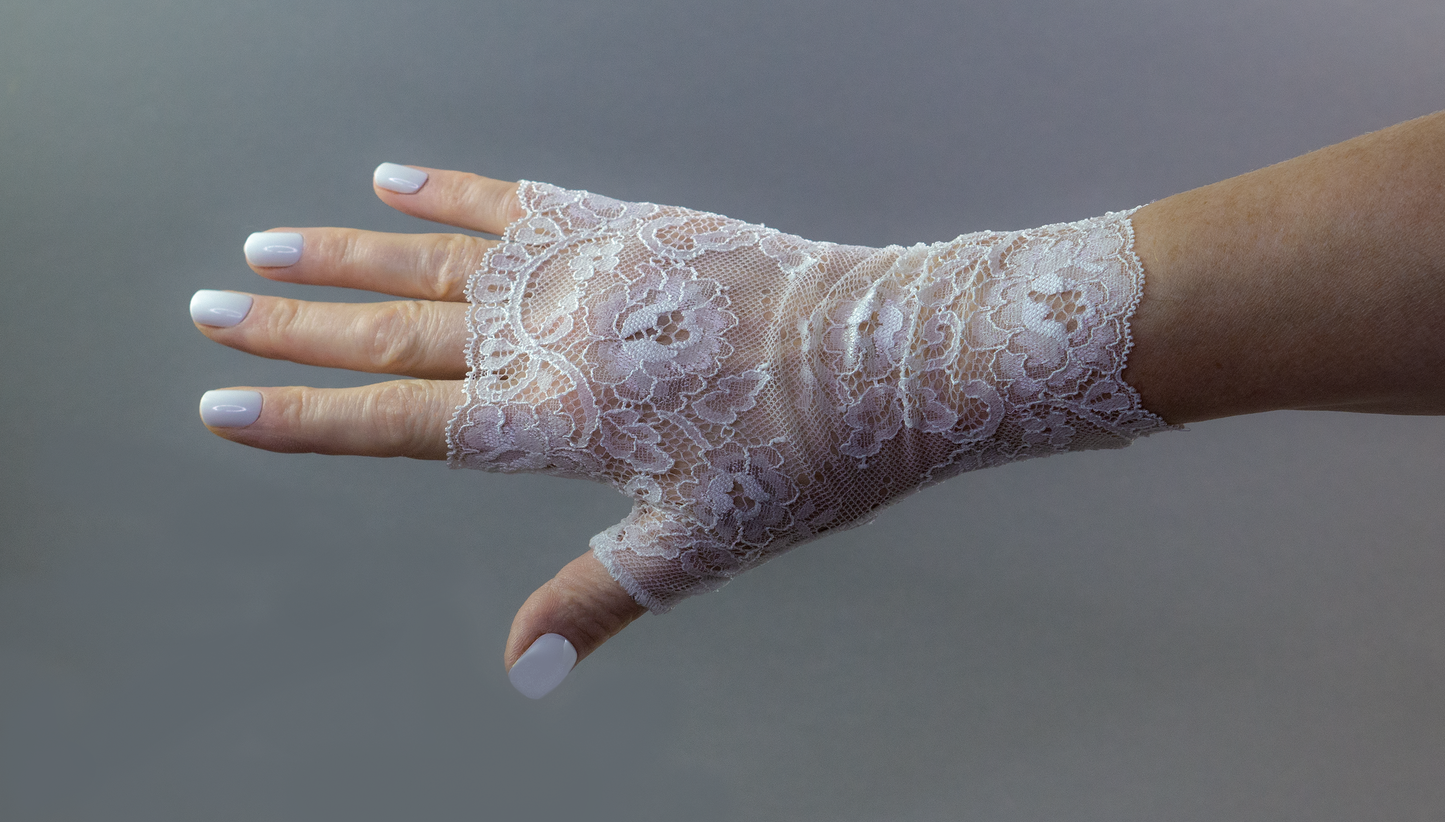Wrist warmers gloves fingerless white silver with bow made of lace for the wedding