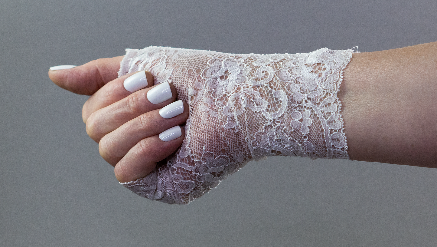 Wrist warmers gloves fingerless white silver with bow made of lace for the wedding