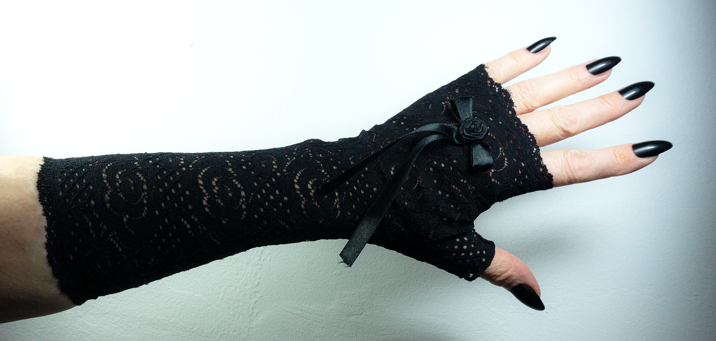 simple fine light wrist warmers gloves fingerless lace gold colored