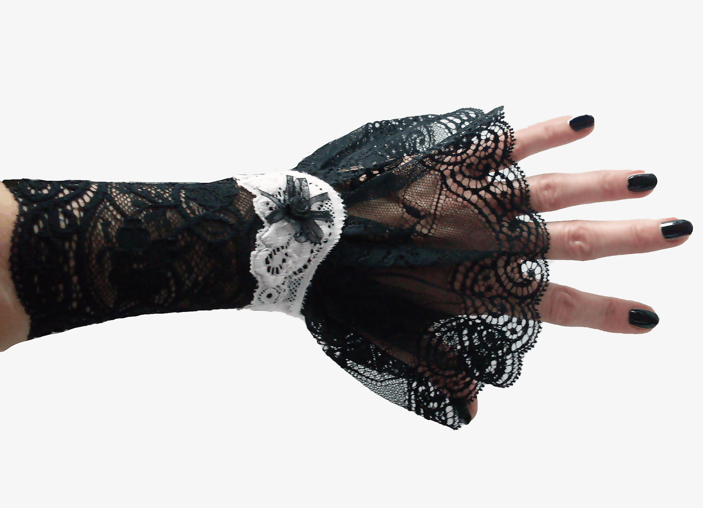 gothic lolita arm warmers | panne velvet & lots of lace | black pink | with belt and skirt