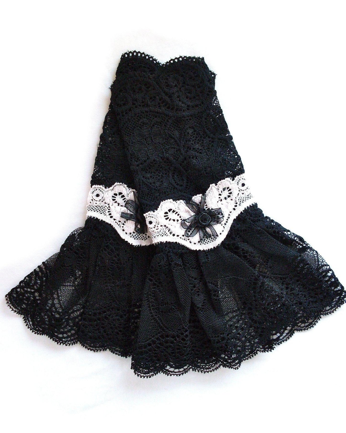 gothic lolita arm warmers | panne velvet & lots of lace | black pink | with belt and skirt