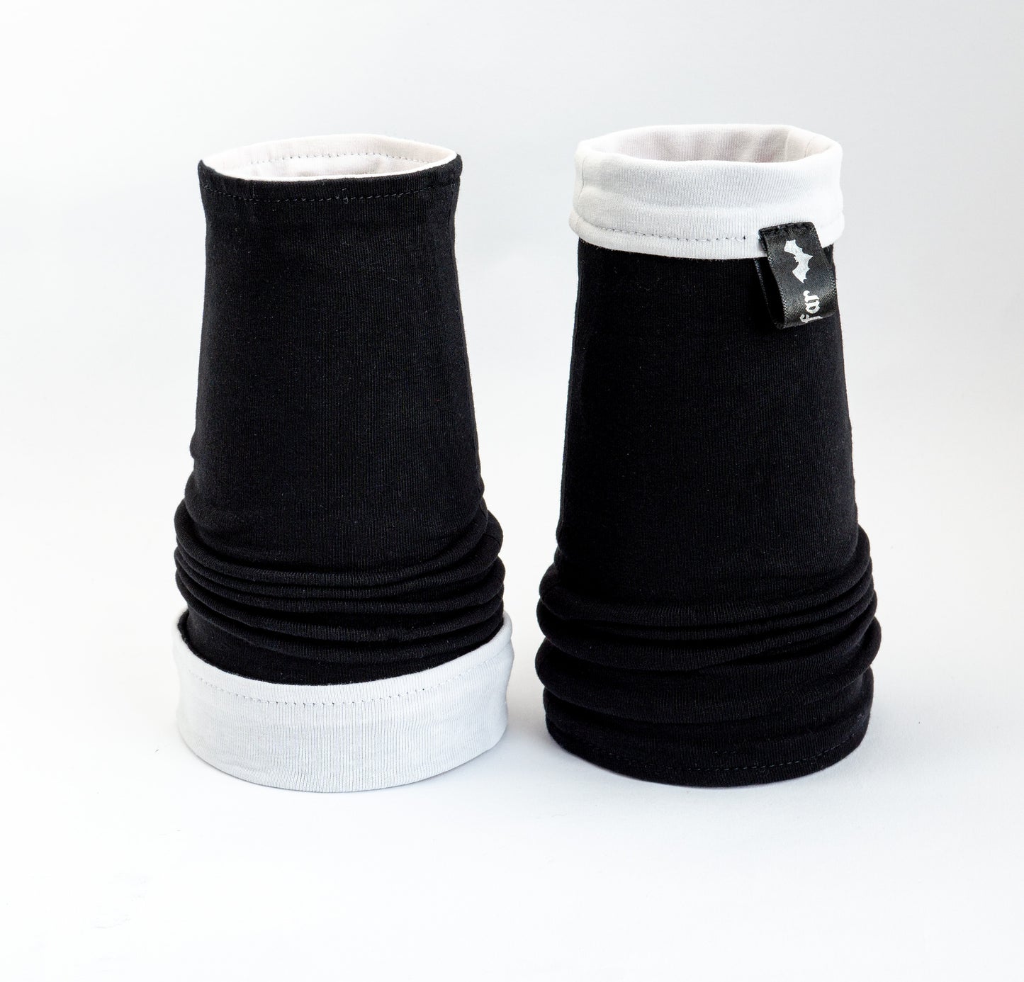 gothic lolita arm warmers | panne velvet & lots of lace | black pink | with belt and skirt