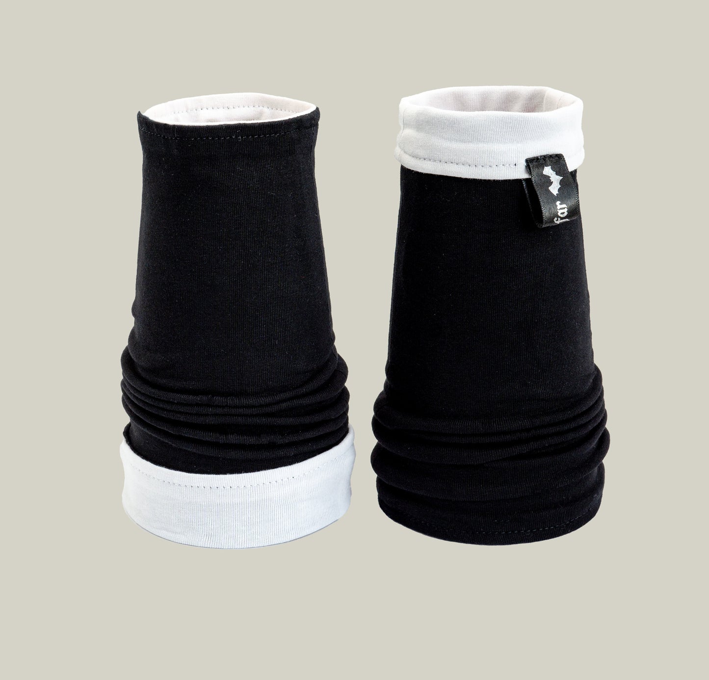 gothic lolita arm warmers | panne velvet & lots of lace | black pink | with belt and skirt