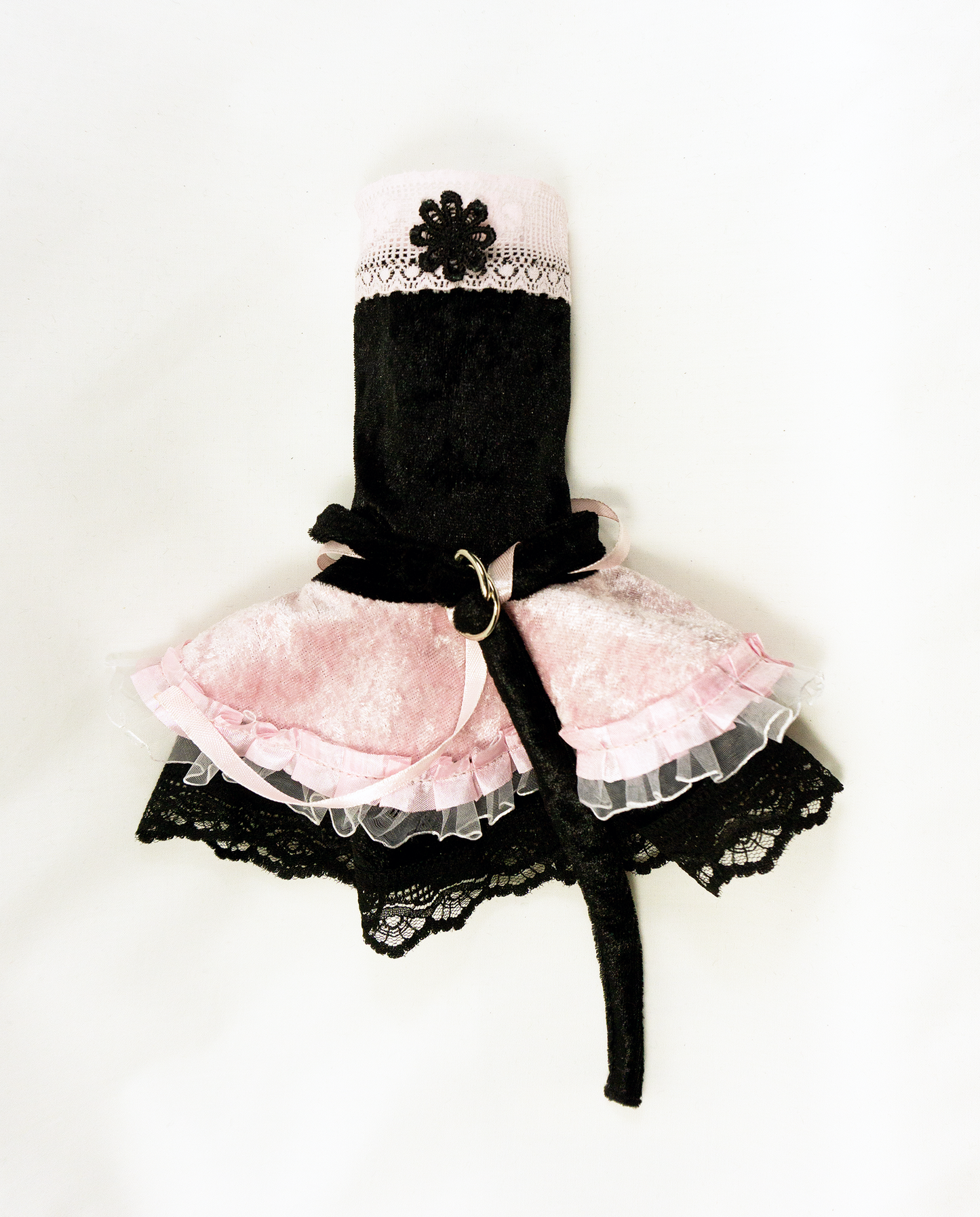 gothic lolita arm warmers | panne velvet &amp; lots of lace | black pink | with belt and skirt