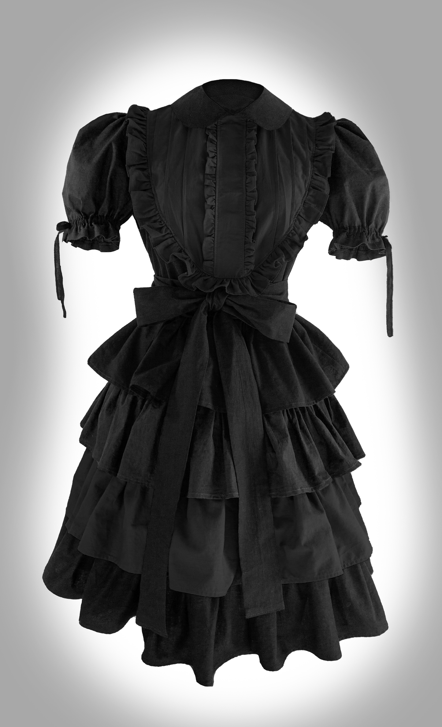 gothic lolita Kleid Isabella mit Plastron Rüschen Lagenrock midi aus Baumwolle mono schwarz