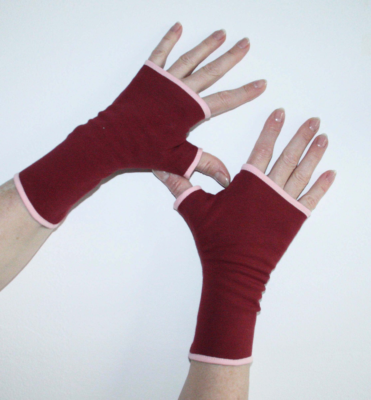 Pulswärmer | Handschuhe fingerlos aus Baumwoll-Jersey in bordeaux rot mit Futter & Paspel