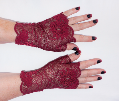 Wrist warmers gloves fingerless made of lingerie lace aubergine magenta patterned with huge flowers 