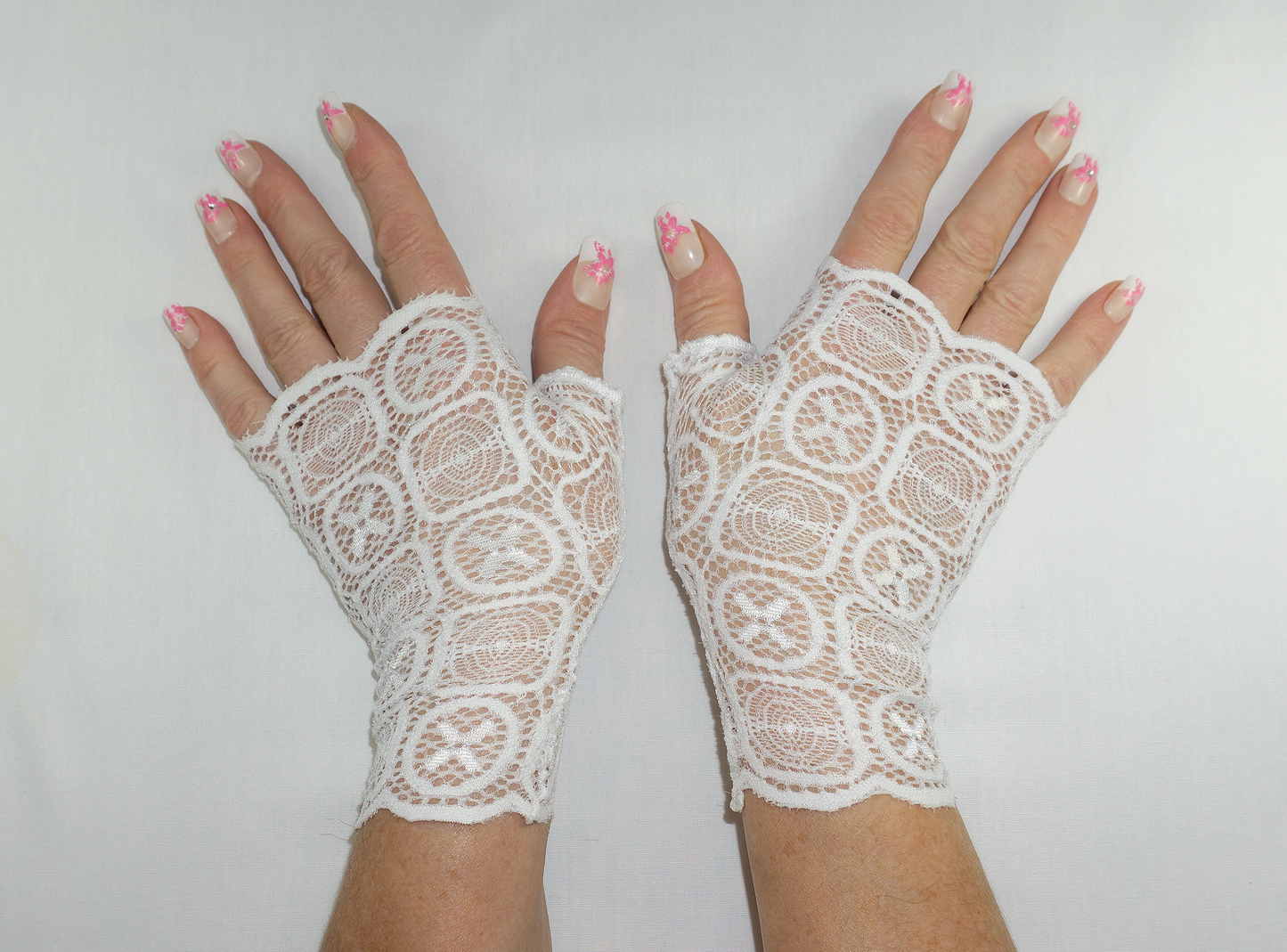 Pulswärmer Handschuhe fingerlos sehr weiche Spitze weiss geometrische Muster