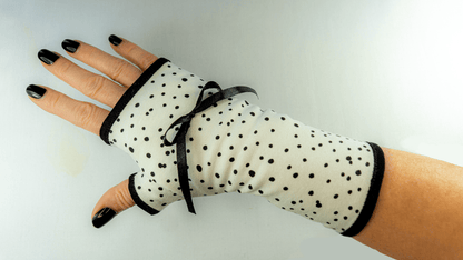Pulswärmer Handschuhe fingerlos mit wilden Punkten gemustert + gefüttert + Schleife #pinup #polkadots