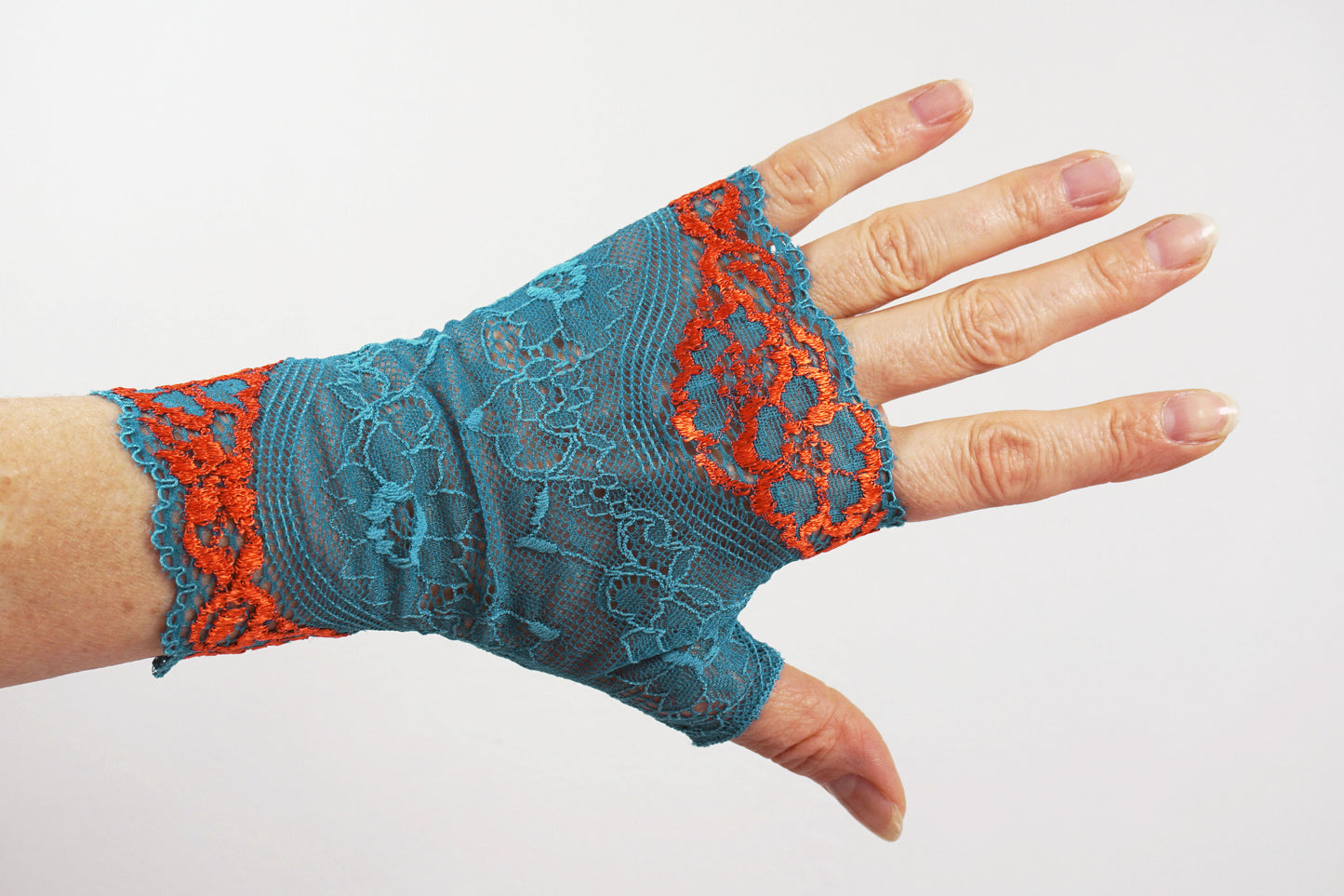 Pulswärmer Handschuhe fingerlos Spitze hellblau orange aus Dessous Spitze mit Blumen