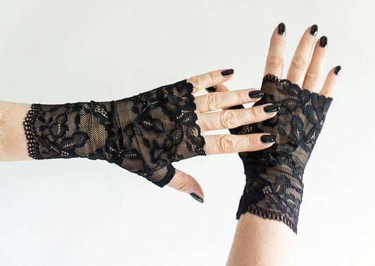 schöne Pulswärmer Handschuhe fingerlos gothic schwarz florale Musterung