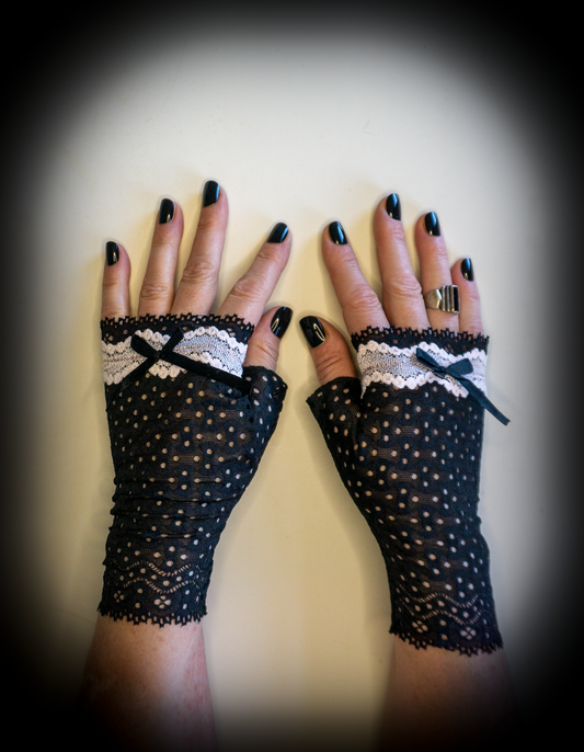 sexy gothic lolita Pulswärmer | fingerlose Handschuhe aus Spitze in schwarz/rosa mit Schleife