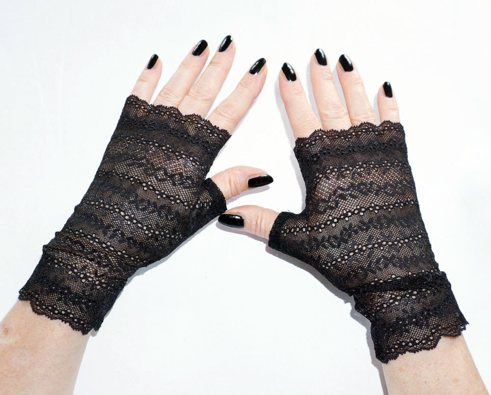 Pulswärmer Handschuhe fingerlos gothic schwarz lineare Muster