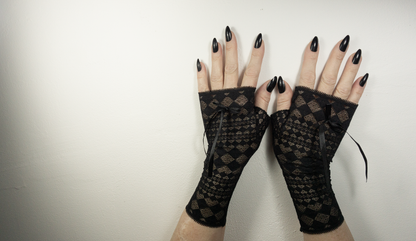 fingerlose gothic Handschuhe | schwarz mit Schleife | Rauten karo Muster | Größe XS-XL