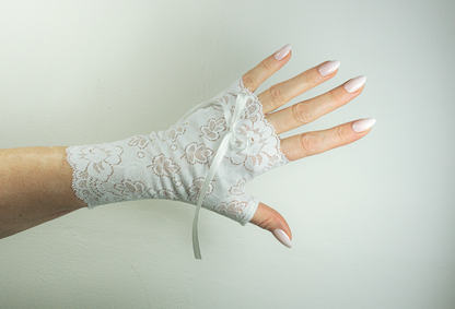 opaque wrist warmers | fingerless gloves | white with bow leaf pattern