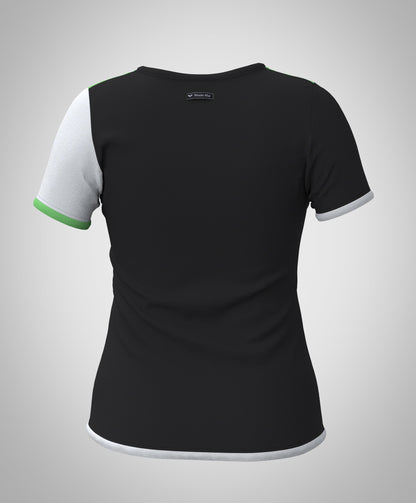 Mouska Alfar Farbblock T-Shirt mit Paspeln umrandet, Kurzarm, Rundhals, verschiedene Farbkombinationen innerhalb der colorblöcke in apfel grün schwarz weiß, hochwertig, robust, farbecht, aus Baumwoll Jersey, casual style - abgebildet hier Variation eins, Rückenansicht: Ärmel weiß und schwarz, Paspeln schwarz, Hinterteil schwarz. Größen 34 bis 46 Damen