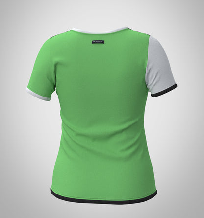 Mouska Alfar Farbblock T-Shirt mit Paspeln umrandet, Kurzarm, Rundhals, verschiedene Farbkombinationen innerhalb der colorblöcke in apfel grün schwarz weiß, hochwertig, robust, farbecht, aus Baumwoll Jersey, casual style - abgebildet hier Variation zwei, Rueckansicht: Vorderteil Passe in schwarz, unterer Teil grün, Ärmel weiß und grün, Paspeln schwarz, weiss und grün. Größen 34 bis 46 Damen