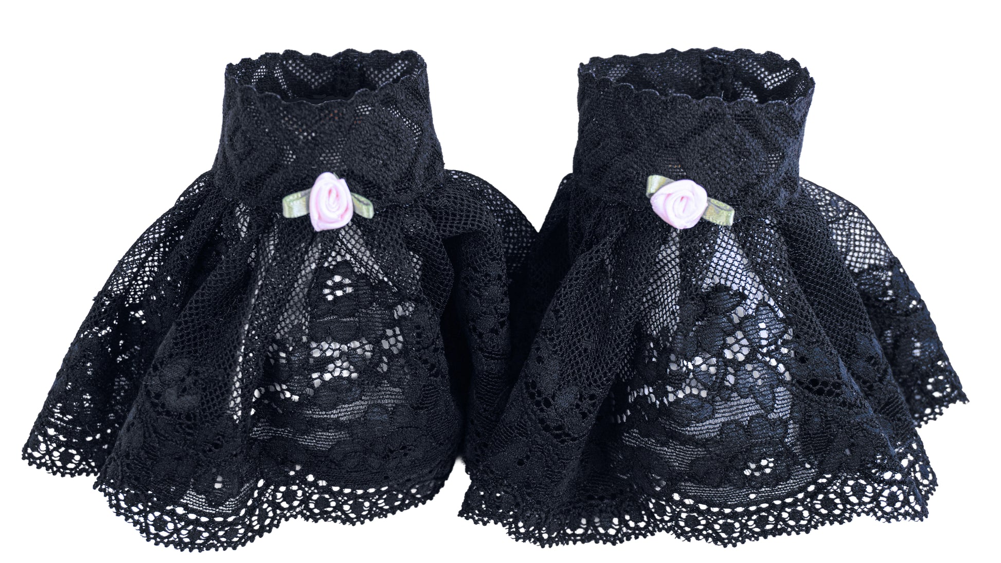 zwei gothic lolita kleine darkstyle Manschetten. Aus hochwertiger Spitze und Spitzenband in schwarz und asiatischer Musterung, gerafftes Rockteil, mittig mit Satinrose verziert. Handarbeit. Gefertigt in Deutschland.
