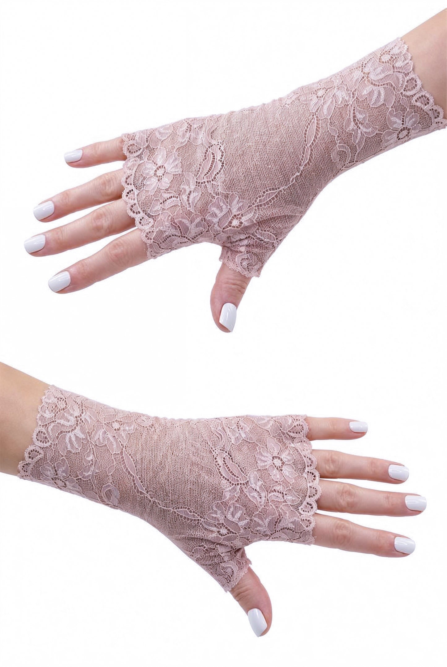romantischer Handschmuck für Vintage- & Boho-Looks und andere förmliche oder schicke Anlässe. Exklusiven Spitzenhandschuhe an Damenhänden dargestellt, mit Kunstnägel, Farbe Altrosa, beide Hände frontal im Bild mit dem Handrücken zum Betrachter