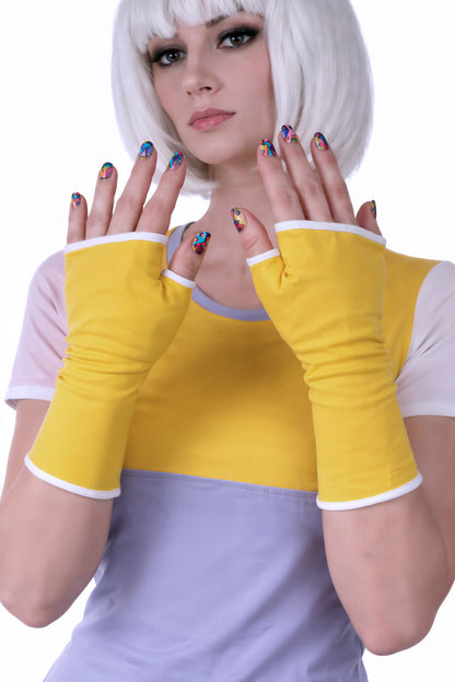 Nikita shirt mit fingerlosen Handschuhen zusammen präsentiert