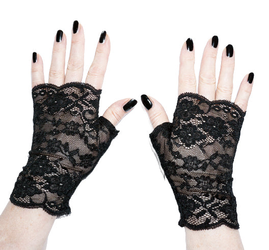 Paar Handschuhe, zwei Damen Hände tragen die schwarzen Blumen Handschuhe aus Spitze, ein edler Handschmuck für schwarze Hochzeiten und festliche Events jeder Art. Sie sind schwarz, geblümt mit Bogenkante und
perfekt für gothic, darkstyle, dark romantik und aber auch für Jedermann beziehungsweise Frau