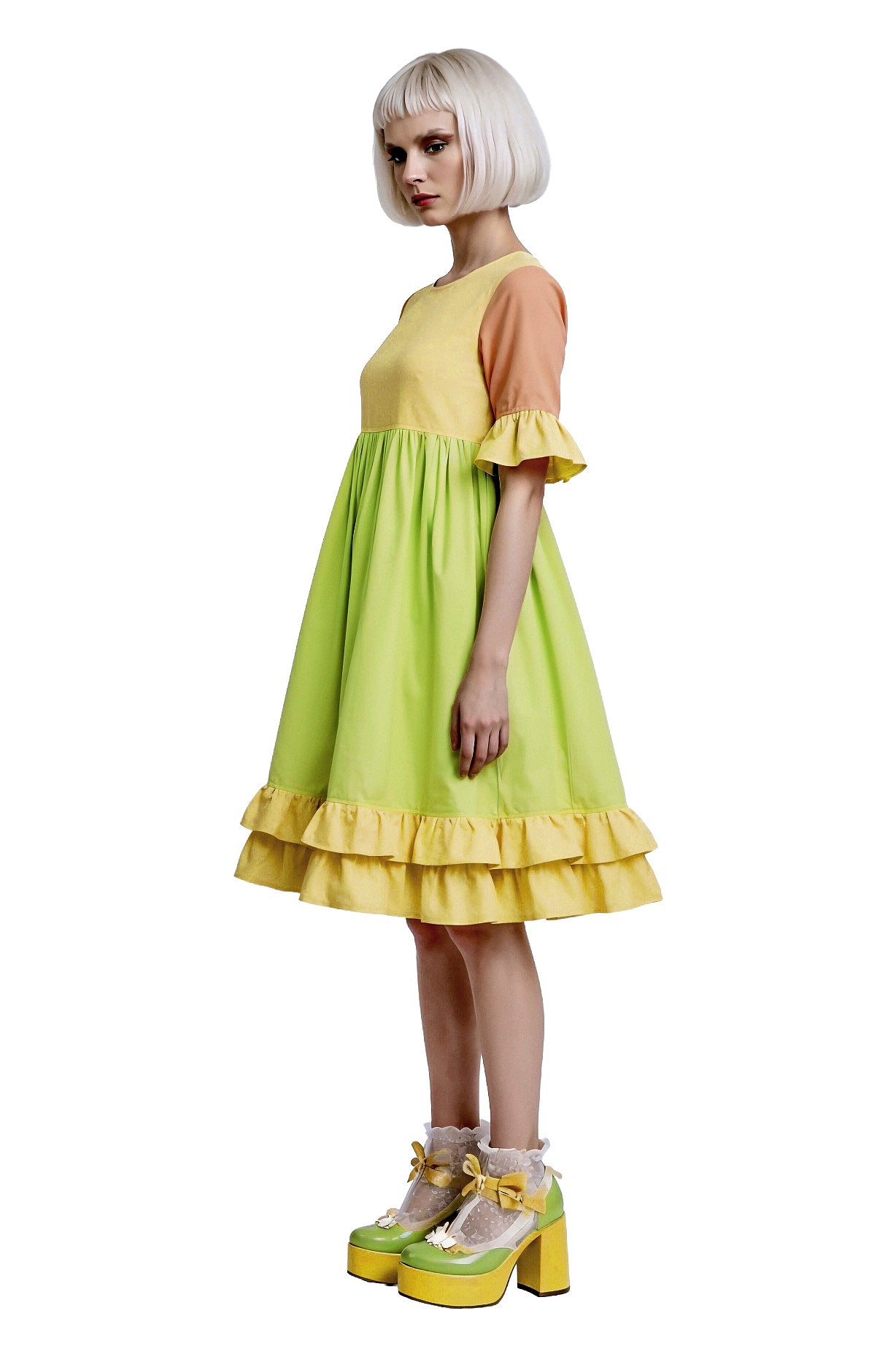 süßes sweet lolita kleid. hier ohne Petticoat an model Valentina abgebildet