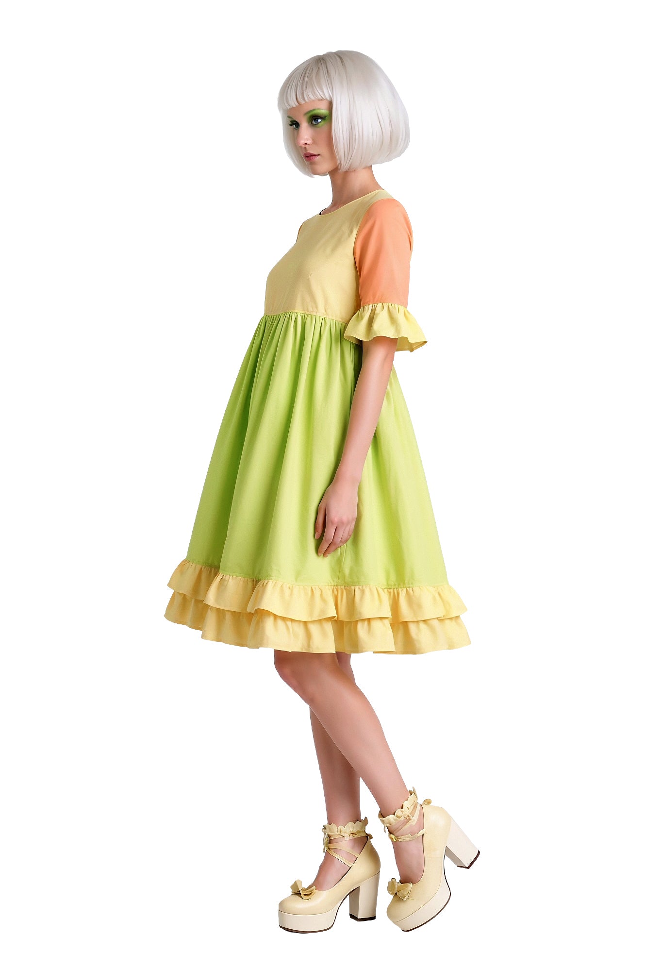 süßes sweet lolita kleid. hier ohne Petticoat an model Valentina abgebildet im vintage retro look