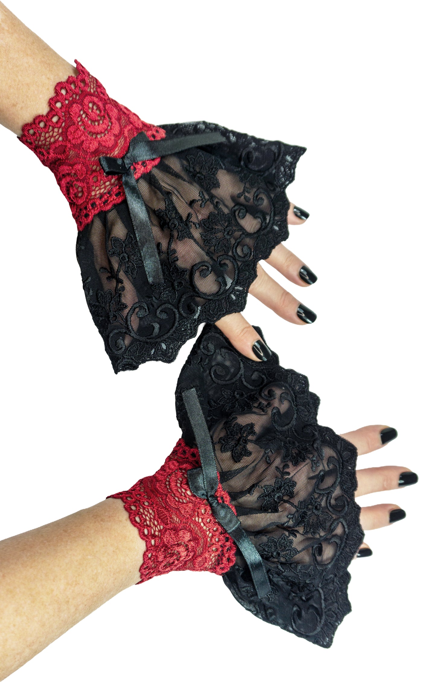 ein ganzes abgebildet an zwei Frauenhänden mit passenden schwarz lackierten Fingernägeln, Röckchen ist schön schwingend, Farbe rot schwarz, Material super weich, kratzt nicht. 