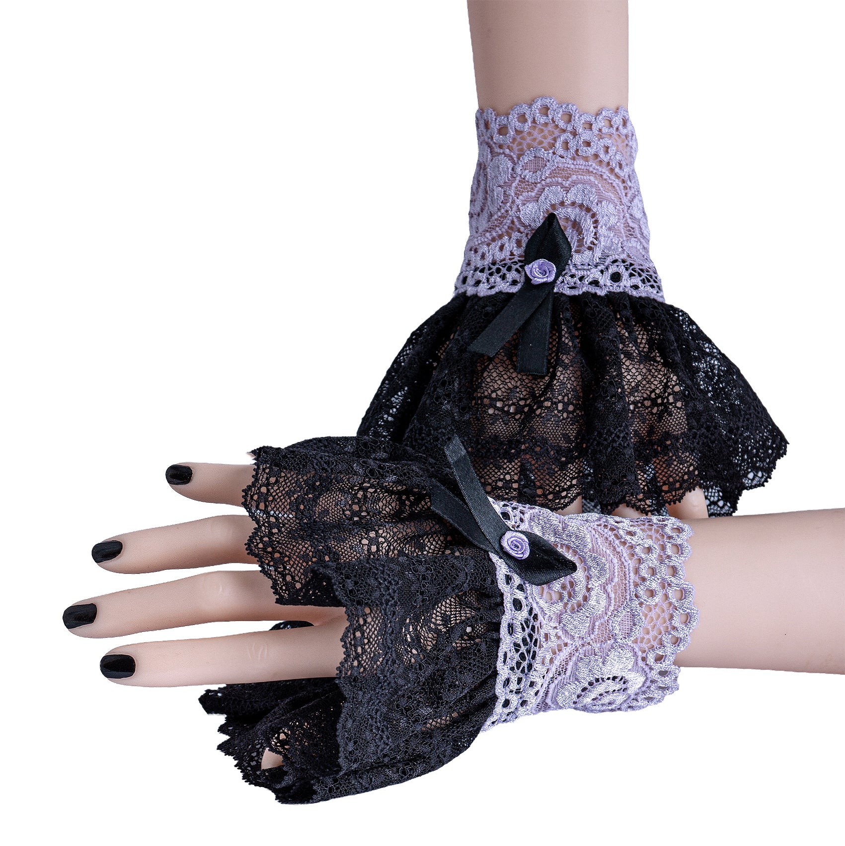 noch ein Paar kleine Spitzen Stulpen: eine Hand liegend, die andere stehend (Puppen Hände). Schwingendes Röckchen, leichter Glanz. Accessoire für asiatische Outfits. Harajuku Lover, J-Rock, K-Rock, Kawaii & Cosplay, Visual Kei, Gothic Lolita, Darkwave, Folklore & Karneval, Theater oder Punk geeignet. Handarbeit auf Bestellung von Mouska Alfar, Hamburg
