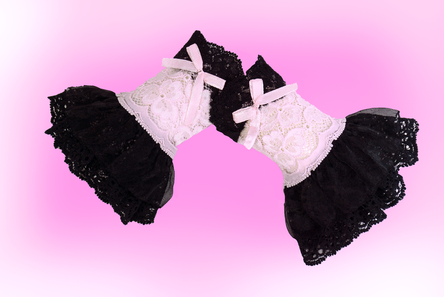kurze Stulpen mit Röckchen und Schleife, Accessoire für verschiedene Subkulturen, Punk, Harajuku, jrock und kawaii, sweet und gothic lolita. Abbildung ein Paar Stulpen