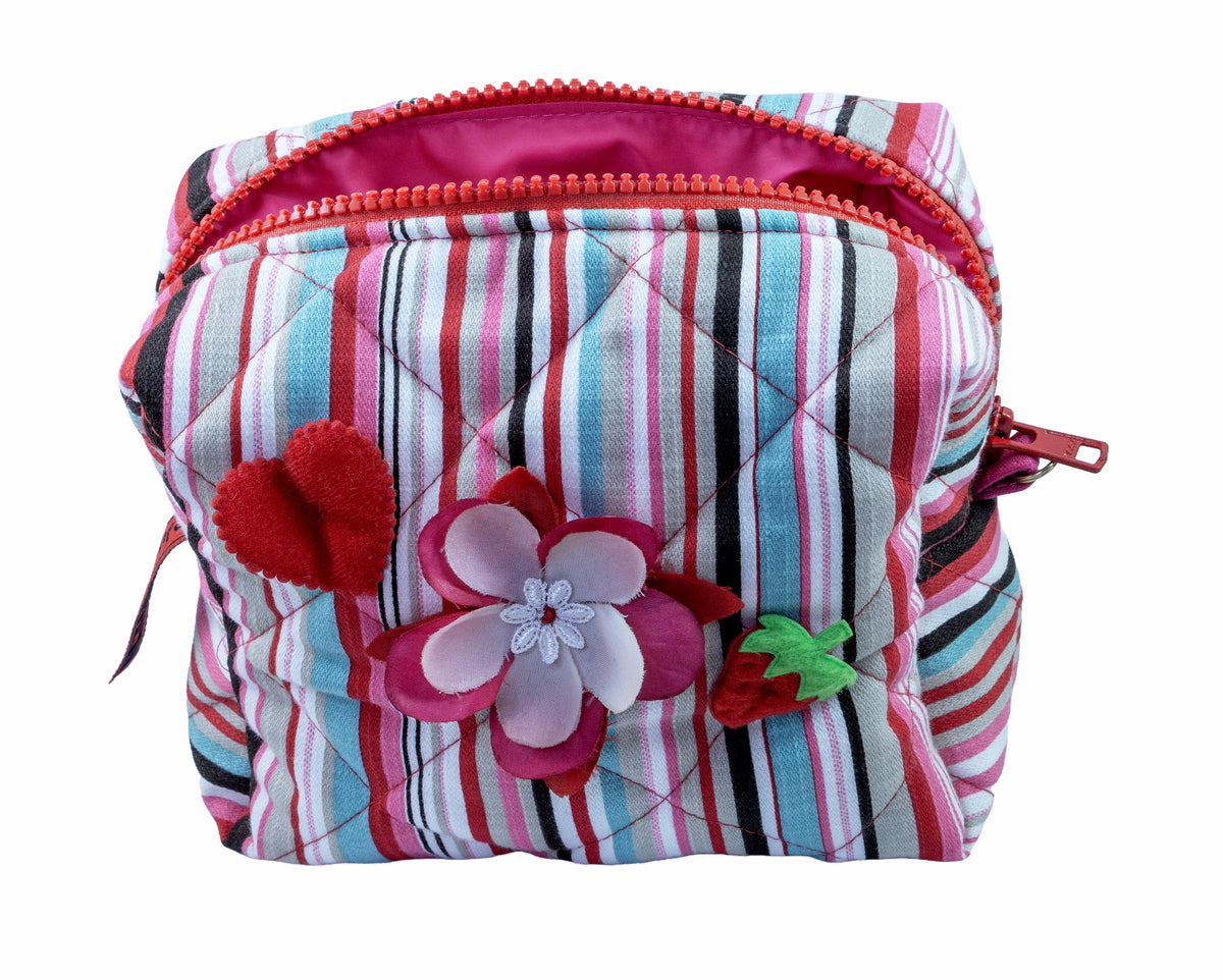 Kulturtasche, Schminkbeutel, Ethno Täschchen hier ohne Gurt abgebildet. Tasch e leicht geöffnet, so daß man das pinke Futter sieht