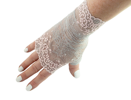 Handschuhe fingerlos zart, hellgrau mit rosa Blüten. Dessousspitze im Art Deco style, weiche Qualität, mit Daumen zum Reinschlüpfen, ein rechter und ein linker Handschuh