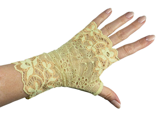 Handschuhe ohne Finger "citrus laces" abgebildet ein einzelner Pulswärmer an einer Damen Hand. Aus Spitze in gelb orange Tönen, luxuriös und edel, Sommer Sonne Sonnenschein, mit Blumen Muster, für Events, partys, Picknicks, Blumenwiese zu Boho, Hippie, vintage oder Hochzeit, Blickfang, Geschenk, stilvolles highlight, Handarbeit