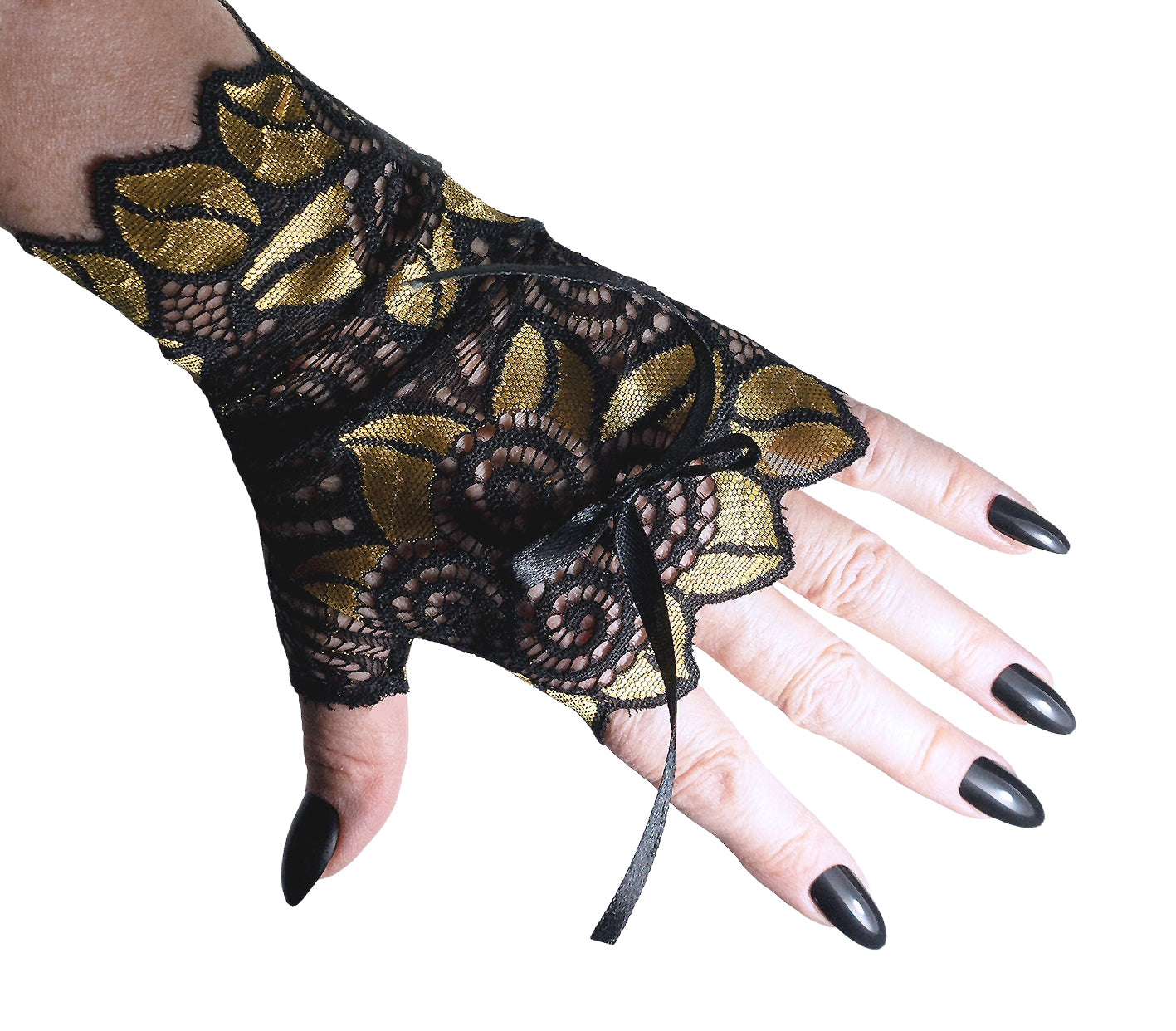 Frontalansicht eine einzelnen Handschuhs aus Spitze, abgebildet in schwarz gold, made in Germany, hochwertige Verarbeitung