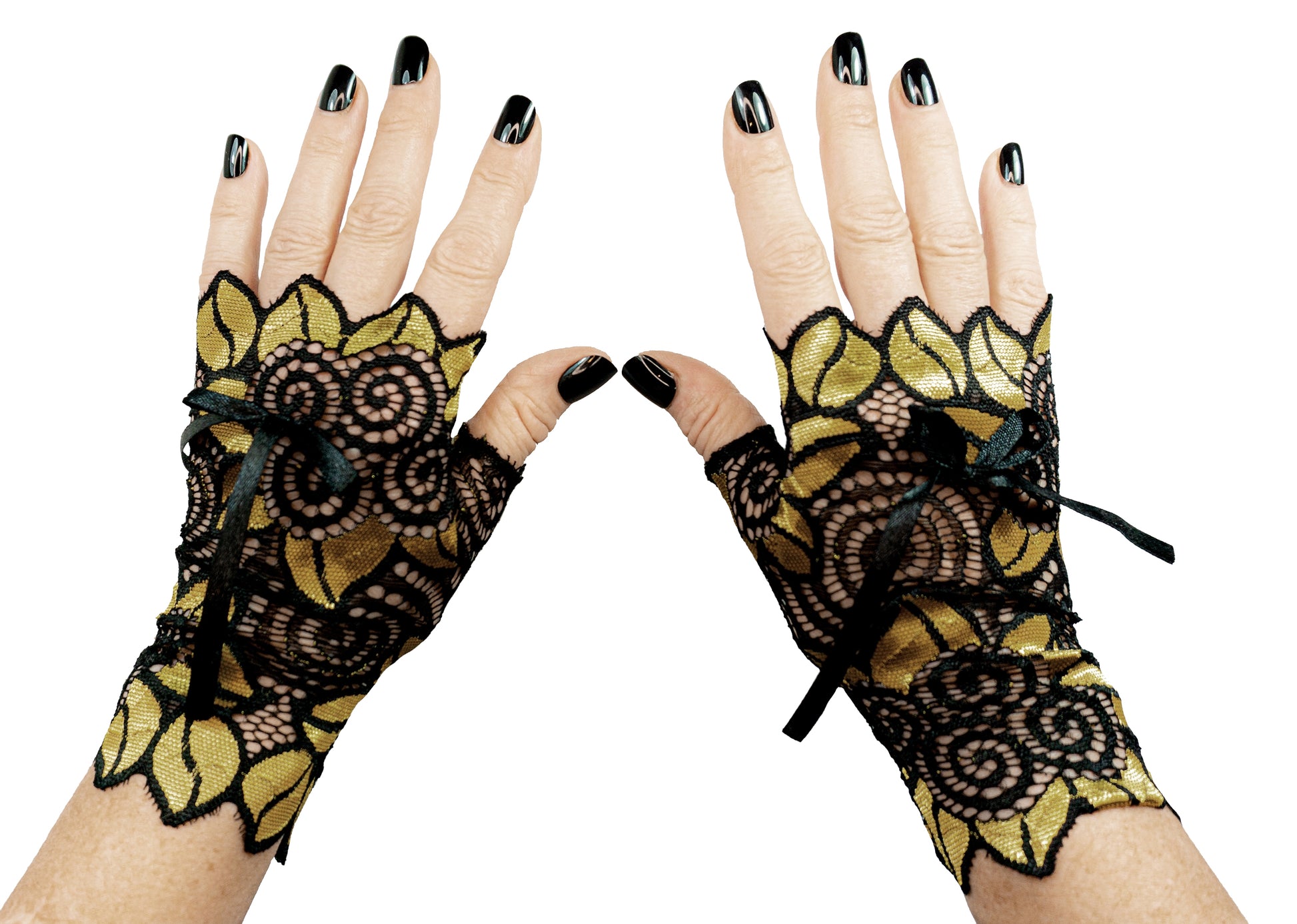 Frontalansicht eines Paares Spitzenhandschuhe, aus zwei Farben wählbar, hier abgebildet in schwarz gold, vintage, boho, travestie, Theater