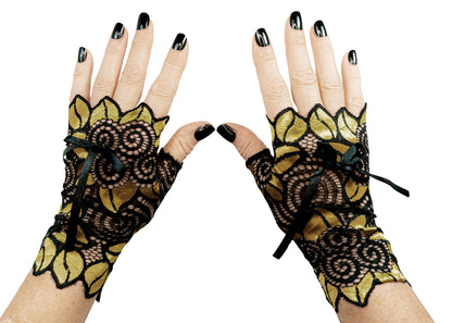 Frontalansicht eines Paares Spitzenhandschuhe, aus zwei Farben wählbar, hier abgebildet in schwarz gold, vintage, boho, travestie, Theater