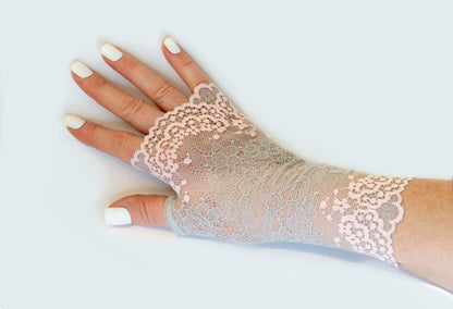 Wrist warmers gloves fingerless white silver with bow made of lace for the wedding