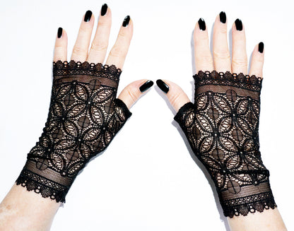 sexy lolita wrist warmers black/pink &amp; bow