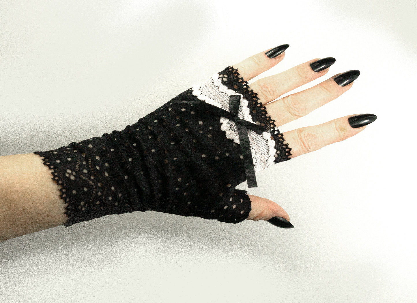 sexy lolita wrist warmers black/pink &amp; bow
