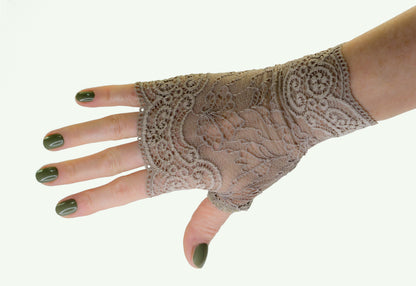 Wrist warmers gloves fingerless white silver with bow made of lace for the wedding