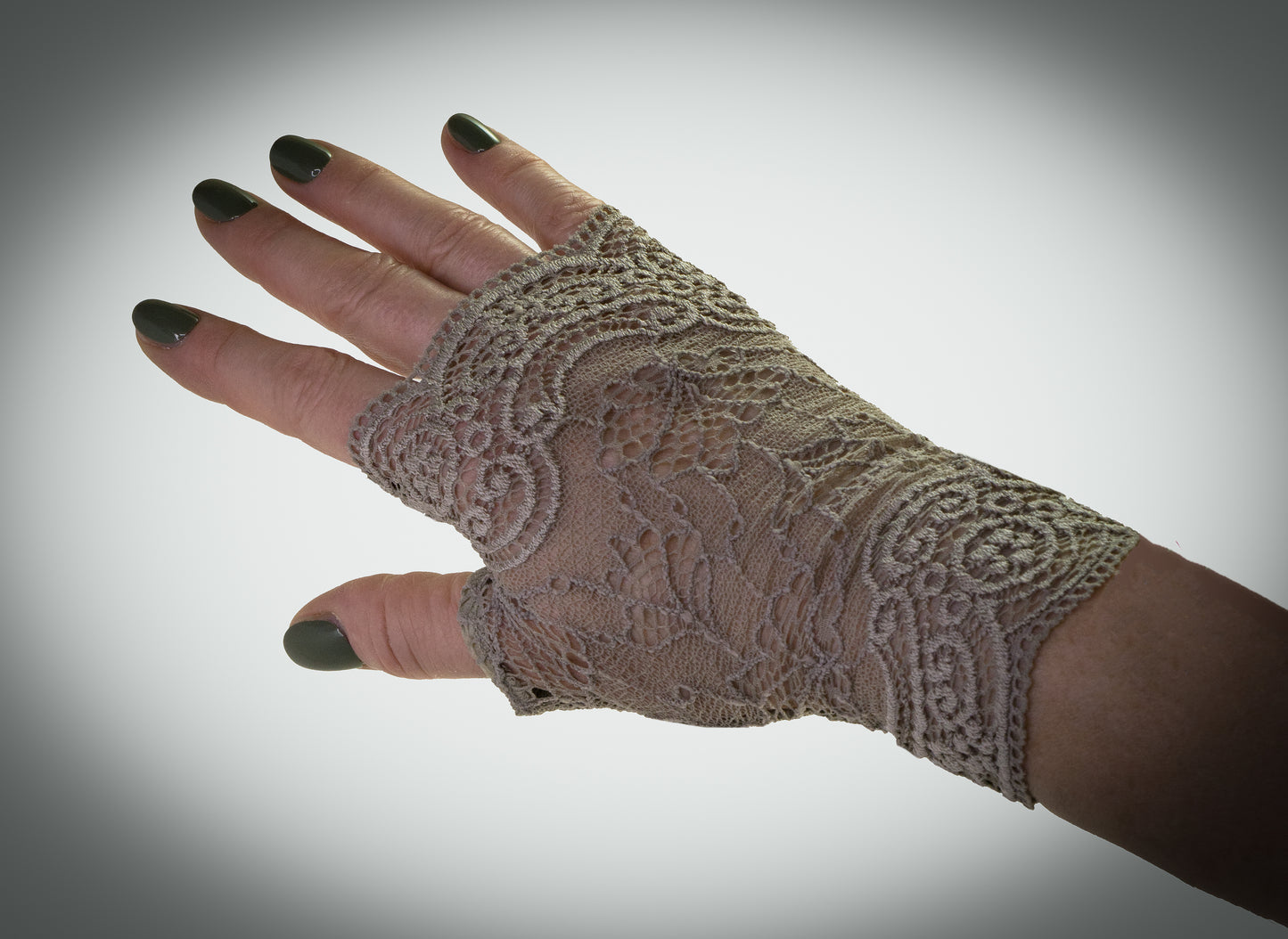 Wrist warmers gloves fingerless white silver with bow made of lace for the wedding