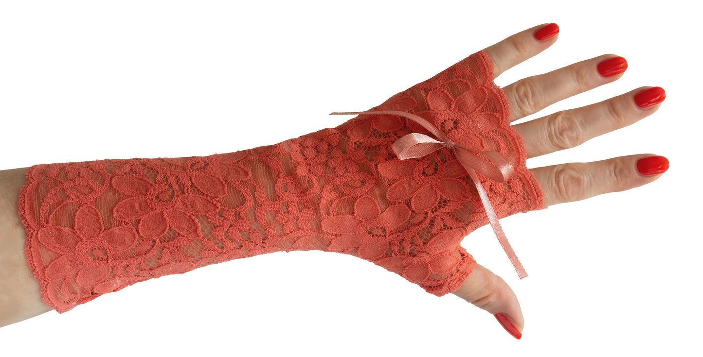 ein paar lange fingerlose Handschuhe, Stulpen bis an die Fingerknöchel mit Daumen, aus hochwertiger Wäschespitze deutsche Produktion, formstabil, langlebig, schöne Sommer Farbe, mit Schleife verziert, wunderbar weich, Größen XS bis XL